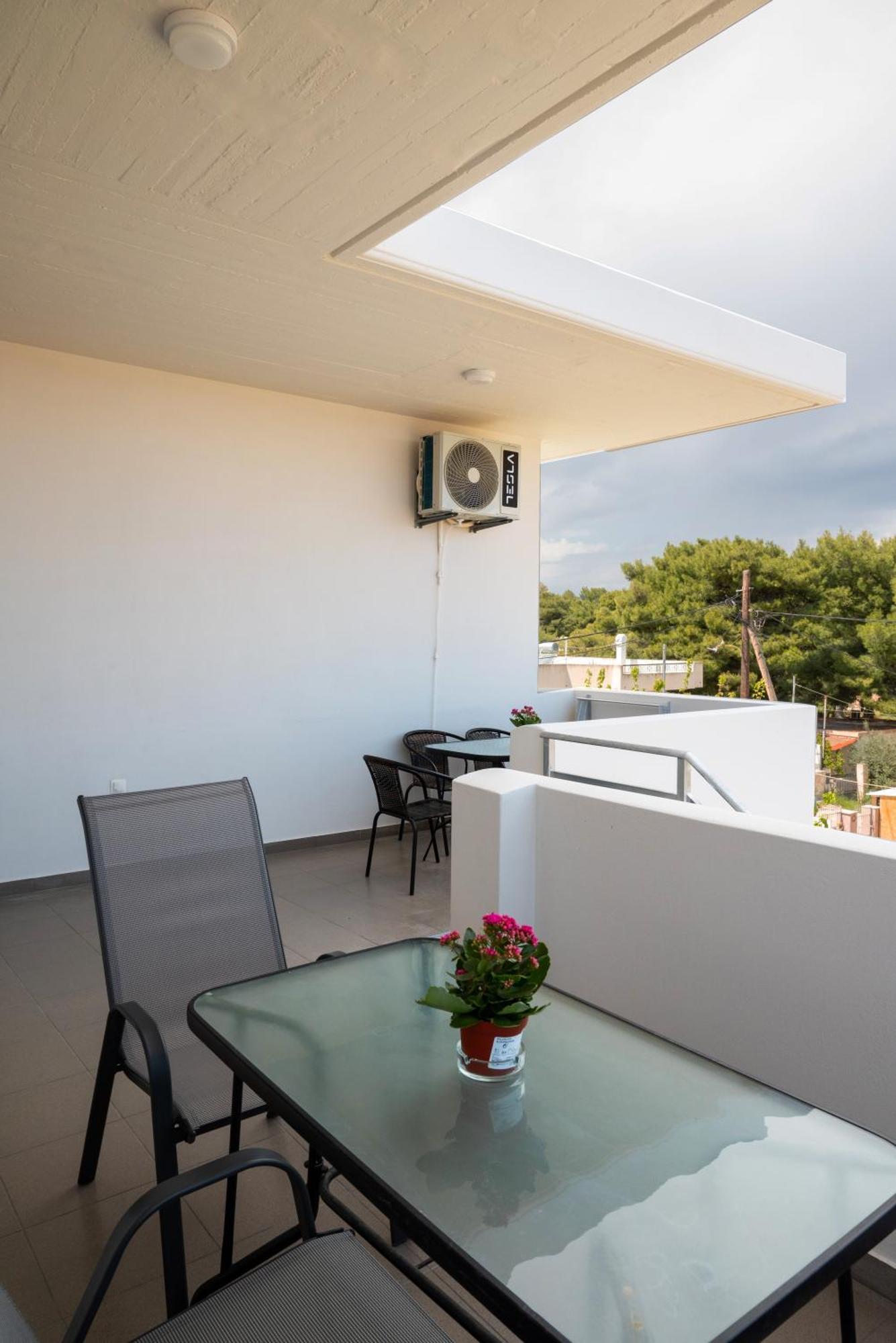 Airport Palmtree Apartments - 15Min From Airport Artemida  Bagian luar foto