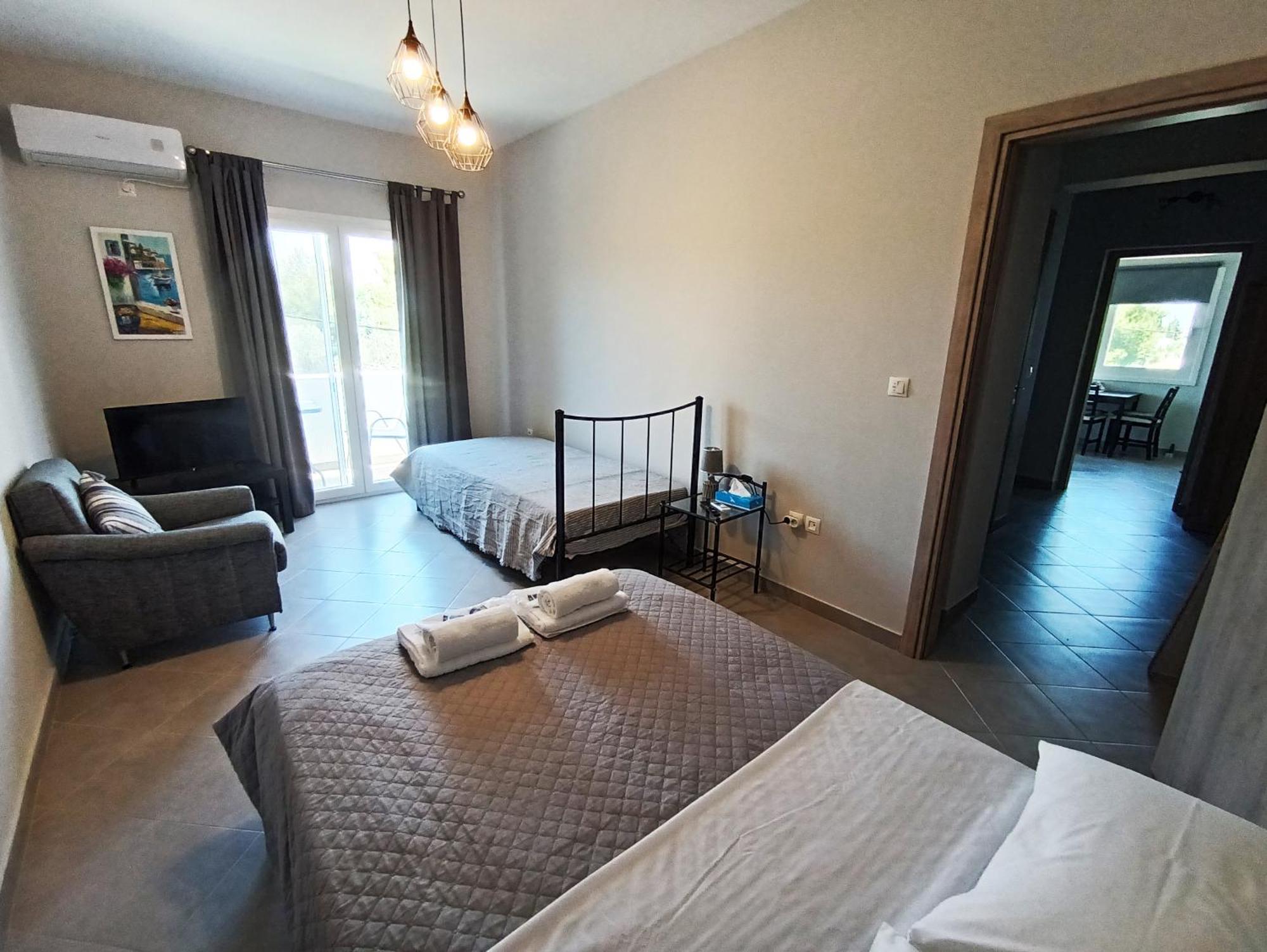 Airport Palmtree Apartments - 15Min From Airport Artemida  Bagian luar foto