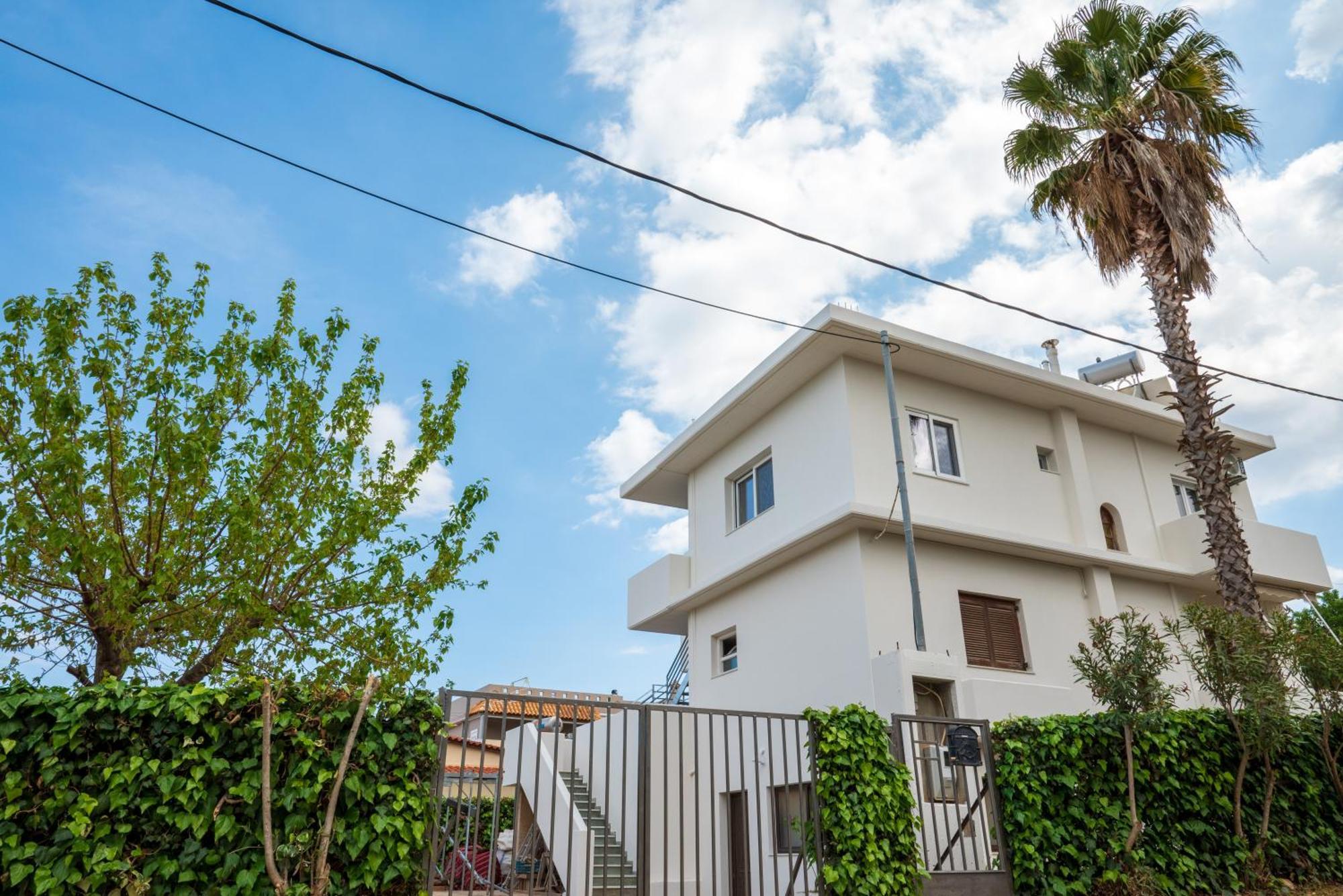 Airport Palmtree Apartments - 15Min From Airport Artemida  Bagian luar foto